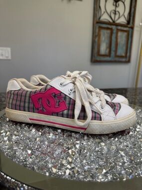 DC Plaid Low-Top Sneakers with Pink Logo